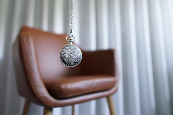 Comment pratiquer l'autohypnose pour soulager les douleurs dentaires ?